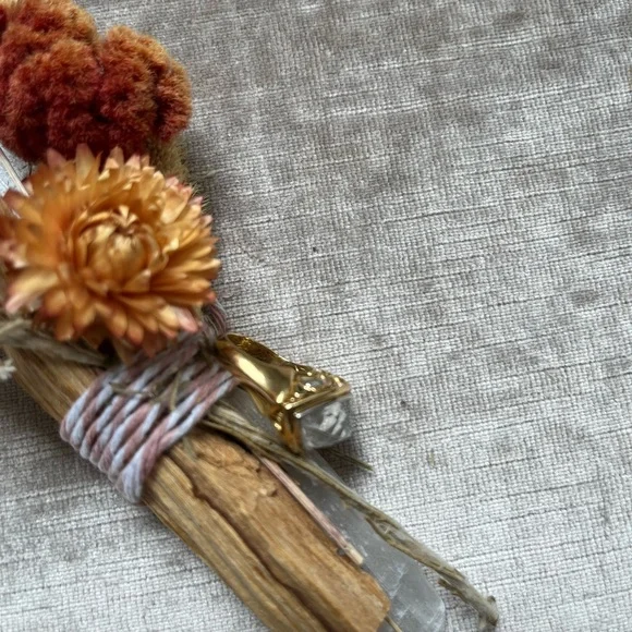 Auth John Hardy Solid Yellow And White Gold 18K Batu Glacier White Topaz Ring - Picture 5 of 7